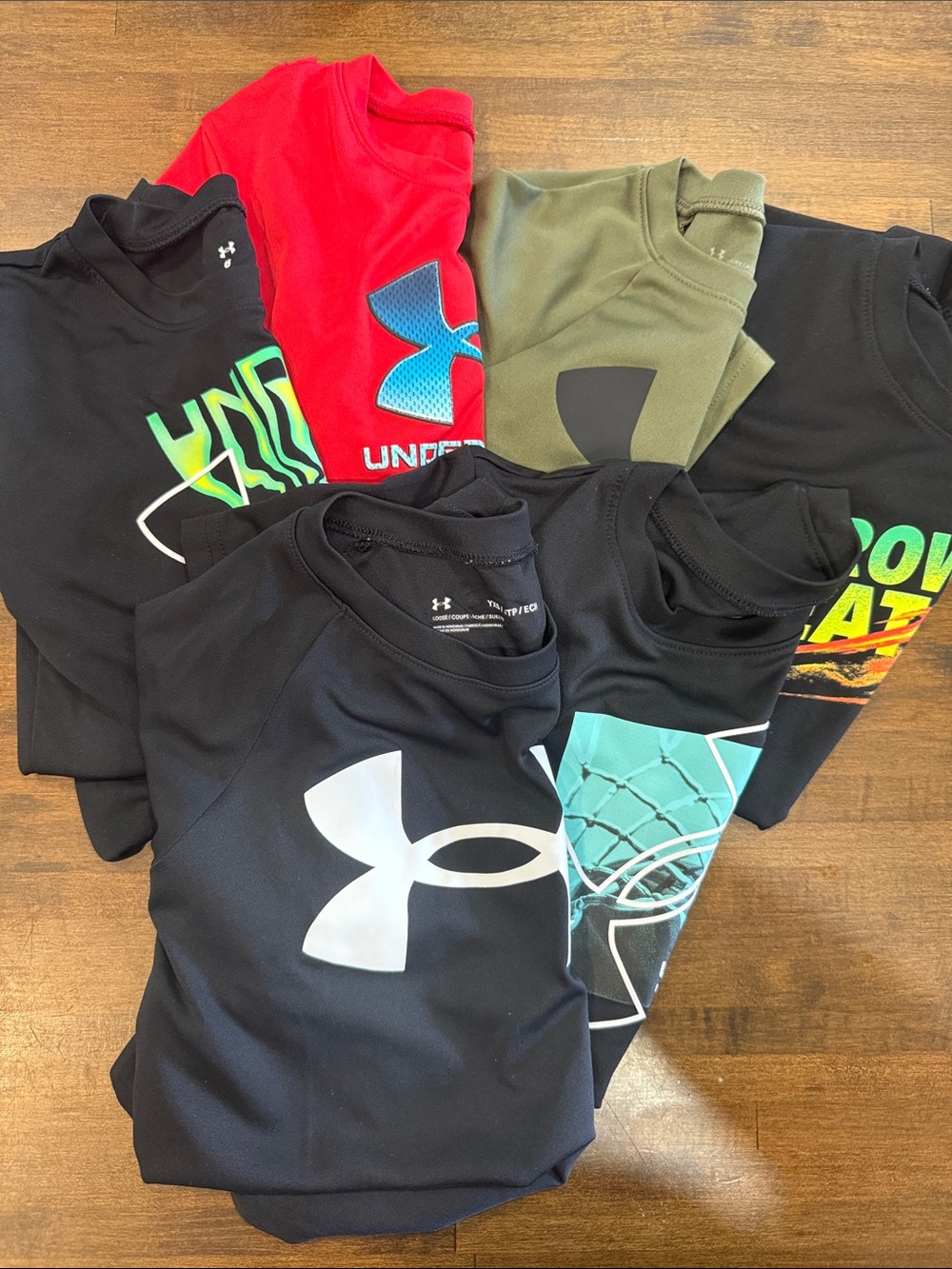 Bundle of 6 Under Armour performance short sleeve shirts size 6 or XS